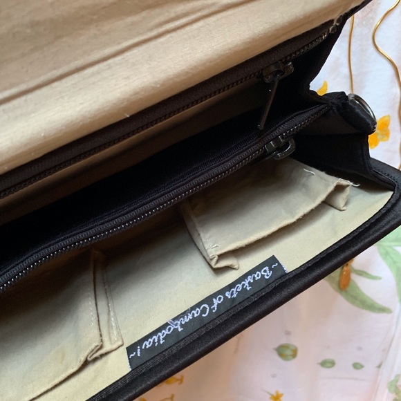 Adorable woven Straw Clutch - Picture 4 of 4